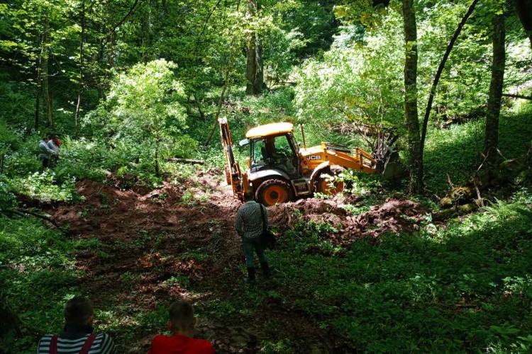 MORTAL REMAINS OF AT LEAST TEN PERSONS FOUND SO FAR DURING EXHUMATION ON MOUNT IGMAN