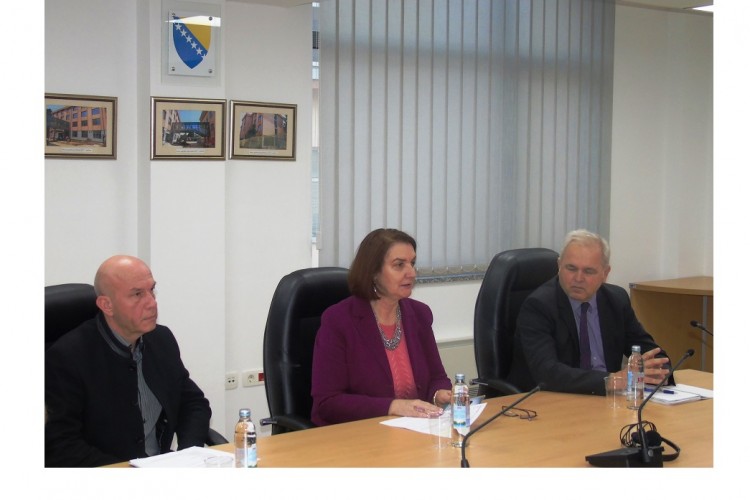 ЗВАНИЧНИЦИ МКЦК-а И УДРУЖЕЊА СПЕЦИЈАЛИСТА СУДСКЕ МЕДИЦИНЕ У ТУЖИЛАШТВУ БиХ ПРЕЗЕНТОВАЛИ СМЈЕРНИЦЕ ЗА ЕКСХУМИРАЊЕ, ПРЕГЛЕД И ПОХРАЊИВАЊЕ НЕИДЕНТИФИКОВАНИХ ЉУДСКИХ ОСТАТАКА