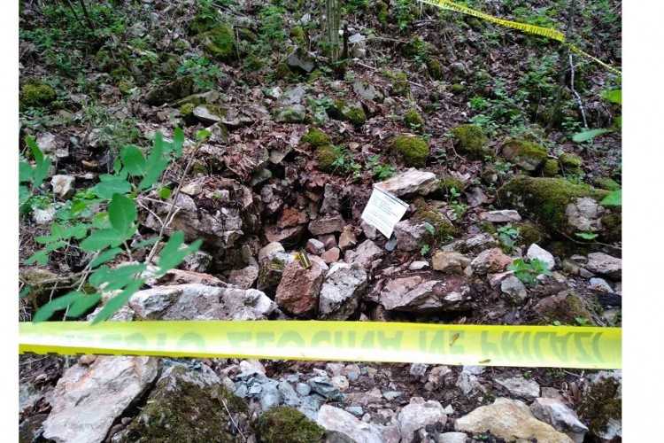 EXHUMATION PROCESS COMMENCED IN KALINOVIK AREA, MORTAL REMAINS OF AT LEAST THREE PERSONS FOUND