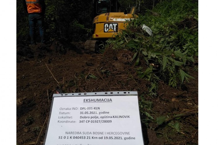 EXHUMATION PROCESS COMMENCED IN KALINOVIK AREA, MORTAL REMAINS OF AT LEAST THREE PERSONS FOUND