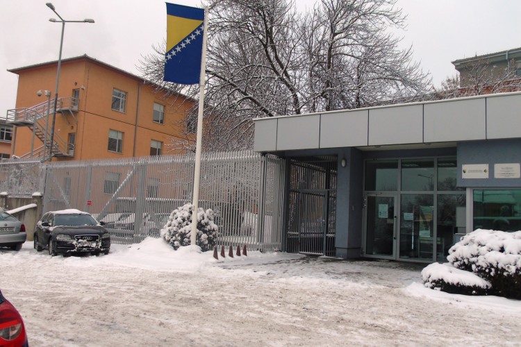ПО НАЛОГУ ТУЖИЛАШТВА БиХ ВРШЕ СЕ ЛИШЕЊА СЛОБОДЕ ВИШЕ ЛИЦА ОСУМЊИЧЕНИХ ЗА ЗЛОЧИН ПРОТИВ ЧОВЈЕЧНОСТИ НА ПОДРУЧЈУ БОСАНСКОГ НОВОГ/НОВОГ ГРАДА