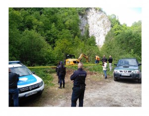 EXHUMATION PROCESS COMMENCED IN KALINOVIK AREA, MORTAL REMAINS OF AT LEAST THREE PERSONS FOUND