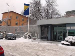 PO NALOGU TUŽILAŠTVA BiH VRŠE SE LIŠENJA SLOBODE VIŠE OSOBA OSUMNJIČENIH ZA ZLOČIN PROTIV ČOVJEČNOSTI NA PODRUČJU BOSANSKOG NOVOG/NOVOG GRADA