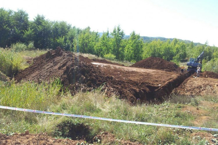 MASS GRAVE SITE WITH A LARGE NUMBER OF VICTIMS DISCOVERED AT THE LOCATION OF TOMAŠICA, NEAR PRIJEDOR. FIRST ESTIMATES SAY THAT THIS IS ONE OF THE LARGEST MASS GRAVES UNCOVERED IN BOSANSKA KRAJINA IN THE LAST 10 YEARS