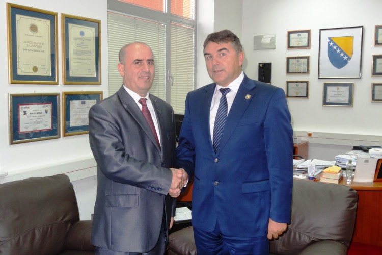 CHIEF PROSECUTOR MET WITH THE AMBASSADOR OF THE REPUBLIC OF MACEDONIA IN BOSNIA AND HERZEGOVINA. THEY DISCUSSED COOPERATION BETWEEN THE JUDICIAL INSTITUTIONS