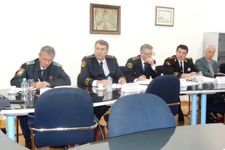 ODRŽAN SASTANAK GLAVNOG TUŽITELJA SA RAVNATELJEM FEDERALNE UPRAVE POLICIJE I POLICIJSKIM KOMESARIMA KANTONA U FBiH