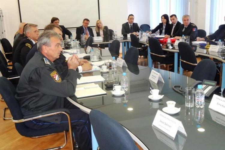 ODRŽAN SASTANAK GLAVNOG TUŽITELJA SA RAVNATELJEM FEDERALNE UPRAVE POLICIJE I POLICIJSKIM KOMESARIMA KANTONA U FBiH