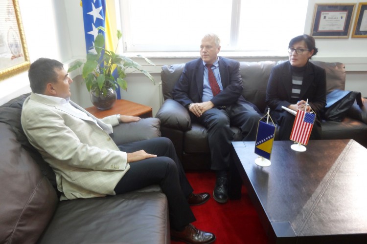 GLAVNI TUŽILAC SE SASTAO SA OTPRAVNIKOM POSLOVA AMBASADE SAD