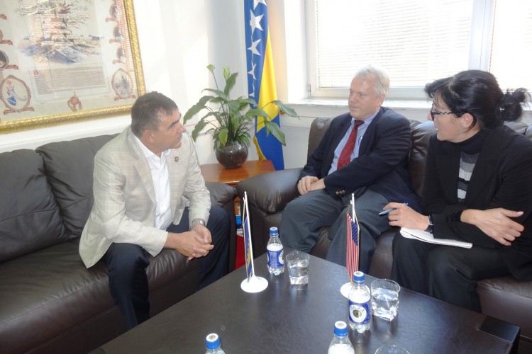 GLAVNI TUŽILAC SE SASTAO SA OTPRAVNIKOM POSLOVA AMBASADE SAD