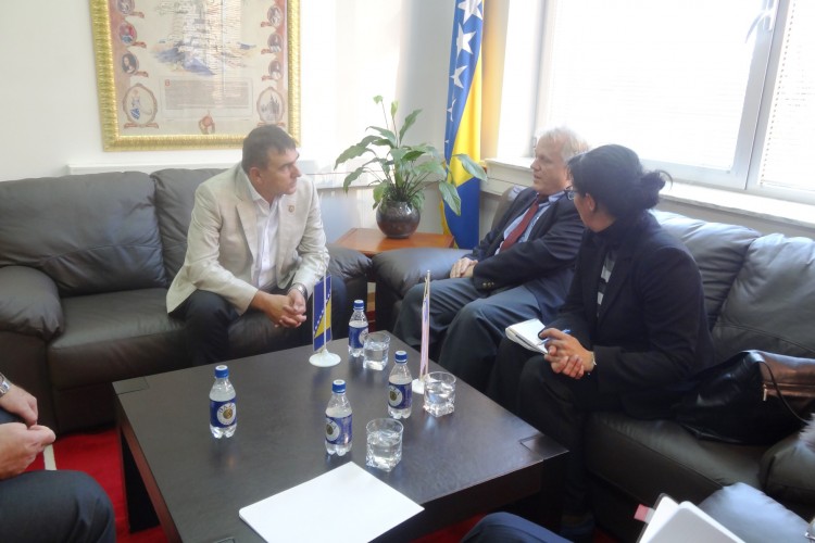 GLAVNI TUŽILAC SE SASTAO SA OTPRAVNIKOM POSLOVA AMBASADE SAD