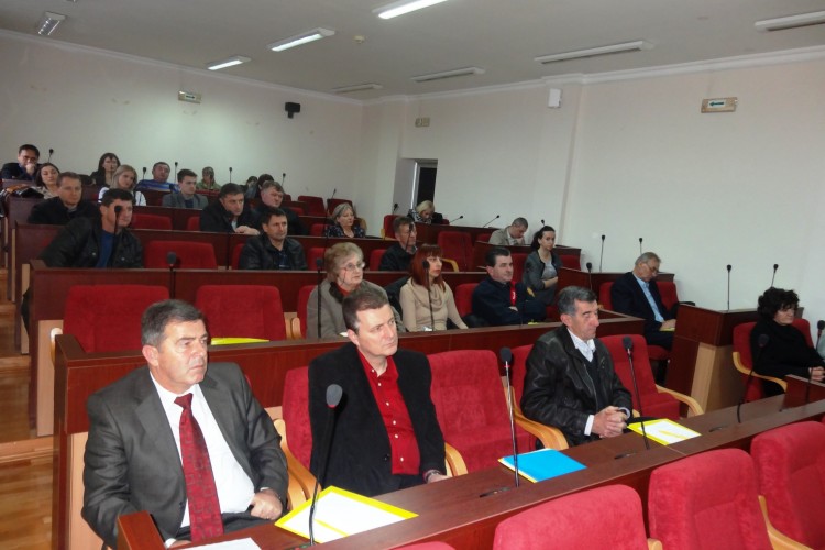 У ДЕРВЕНТИ ОДРЖАН ОКРУГЛИ СТО О ПРИБЛИЖАВАЊУ РАДА ТУЖИЛАШТВА БиХ И СУДА БиХ ЛОКАЛНИМ ЗАЈЕДНИЦАМА