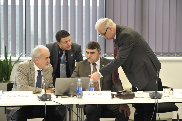 Glavni tužitelji Goran Salihović i Vladimir Vukčević dali su prvi zajednički intervju koji je emitiran u ponedjeljak, na televiziji Al Jazeera