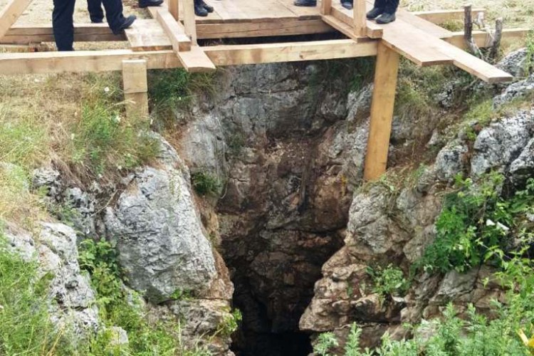 ИНТЕНЗИВИРАНЕ АКТИВНОСТИ НА ЕКСХУМАЦИЈИ ЈАМЕ РАДАЧА