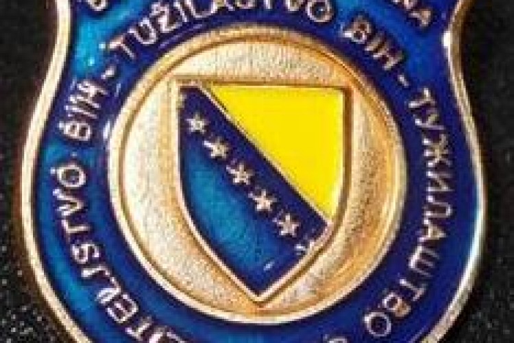 ПОДИГНУТА ОПТУЖНИЦА ПРОТИВ САВЈЕТНИКА КОНЗУЛА МВП-а БиХ ЗБОГ ЗЛОУПОТРЕБЕ ПОЛОЖАЈА ИЛИ ОВЛАШТЕЊА. ТУЖИЛАШТВО БиХ НАСТАВЉА БОРБУ ПРОТИВ КОРУПЦИЈЕ