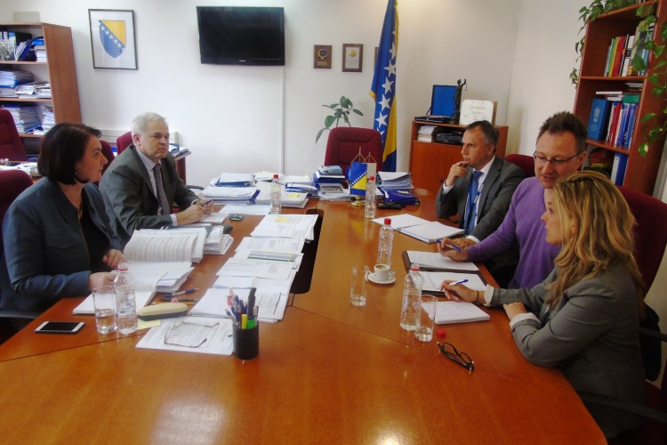 V.D. GLAVNOG TUŽITELJA SASTALA SE SA DUŽNOSNICIMA MISIJE OESS-a U BiH ANGAŽIRANIM NA PITANJIMA RJEŠAVANJA PREDMETA RATNIH ZLOČINA