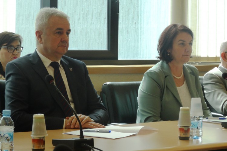 ШТО БРЖИ ПРОНАЛАЗАК И ИДЕНТИФИКАЦИЈА ОКО 7.000 ЛИЦА ЗА КОЈИМА СЕ ЈОШ УВИЈЕК ТРАГА, ТЕМА ЈЕ ОДРЖАНОГ САСТАНКА ЗВАНИЧНИКА ТУЖИЛАШТВА БиХ И ИНСТИТУЦИЈА БиХ СА ГЛАВНИМ ТУЖИОЦЕМ ПРИ ММКС-у, СЕРЖОМ БРАМЕРЦОМ