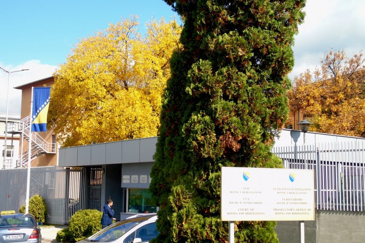 НА АЕРОДРОМУ САРАЈЕВО ЛИШЕН СЛОБОДЕ ОСУМЊИЧЕНИ ЗА ЗЛОЧИН ПРОТИВ ЧОВЈЕЧНОСТИ