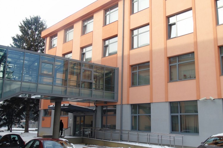 ПОДИГНУТА ОПТУЖНИЦА ПРОТИВ ПЕТ ЛИЦА ЗБОГ МЕЂУНАРОДНОГ НАВОЂЕЊА НА ПРОСТИТУЦИЈУ