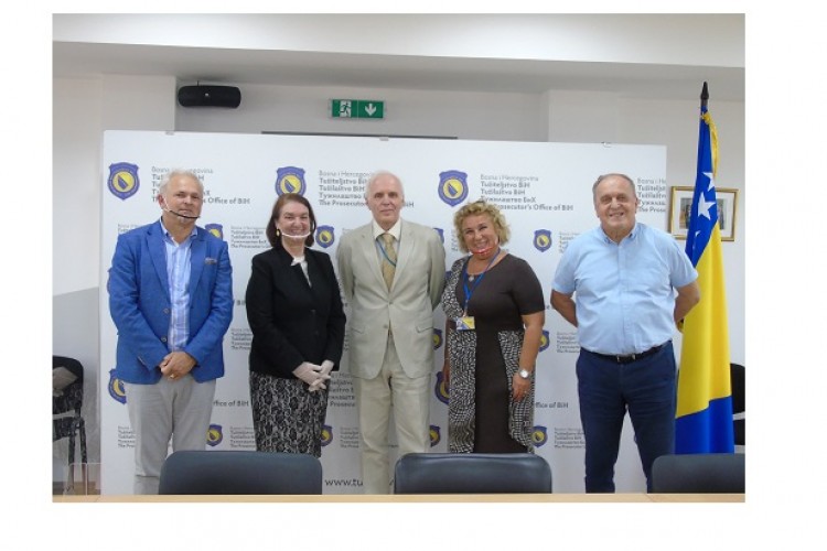 ЗА ТУЖИОЦА МИРОСЛАВА Д. МАРКОВИЋА У ТУЖИЛАШТВУ БОСНЕ И ХЕРЦЕГОВИНЕ УПРИЛИЧЕН ПРИЈЕМ ПОВОДОМ ОДЛАСКА У ПЕНЗИЈУ