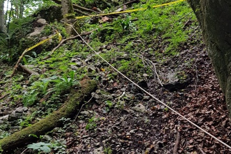 POD NADZOROM TUŽITELJSTVA BiH PROVODI SE EKSHUMACIJA NA LOKALITETU DUBOKI POTOK, OPĆINA KNEŽEVO