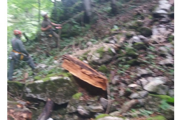 POD NADZOROM TUŽITELJSTVA BiH PROVODI SE EKSHUMACIJA NA LOKALITETU DUBOKI POTOK, OPĆINA KNEŽEVO