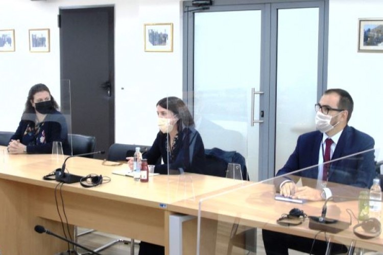 ГЛАВНА ТУЖИТЕЉКА САСТАЛА СЕ СА ЗВАНИЧНИЦИМА БРИТАНСКЕ АМБАСАДЕ АНГАЖОВАНИМ НА ПРОЈЕКТИМА ЗА ЈАЧАЊЕ ВЛАДАВИНЕ ПРАВА