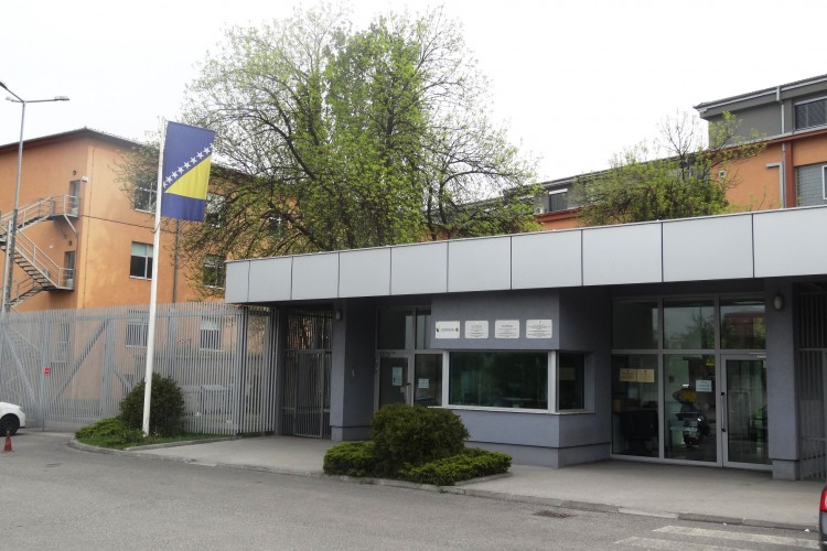 ТУЖИЛАШТВО БиХ, У ПОПОДНЕВНИМ ЧАСОВИМА, УПУТИЋЕ ПРИЈЕДЛОГ ЗА ОДРЕЂИВАЊЕ ПРИТВОРА ЗА ЕЛЕЗ ДАРКА (1980)