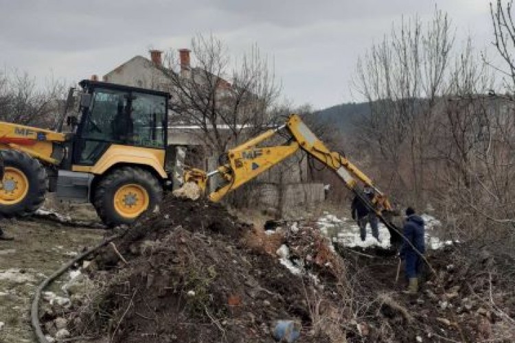 ПОД НАДЗОРОМ ТУЖИЛАШТВА БиХ ПРОВОДИ СЕ ЕКСХУМАЦИЈА НА ЛОКАЛИТЕТУ МАЛА БУКОВИЦА, ОПШТИНА ТРАВНИК; ПРОНАЂЕНИ ПОСМРТНИ ОСТАЦИ НАЈМАЊЕ ЈЕДНОГ ТИЈЕЛА