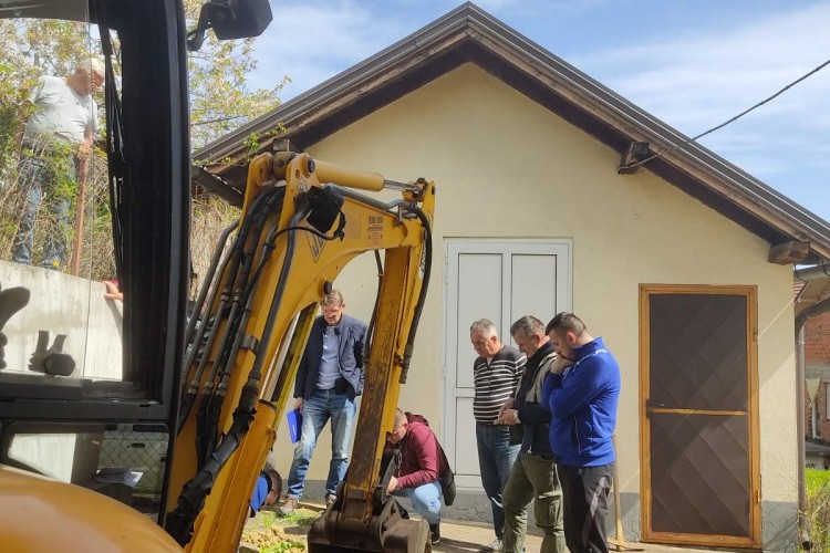 НА ЕКСХУМАЦИЈИ НА ПОДРУЧЈУ ОПШТИНЕ ЛОПАРЕ ПРОНАЂЕНИ ПОСМРТНИ ОСТАЦИ