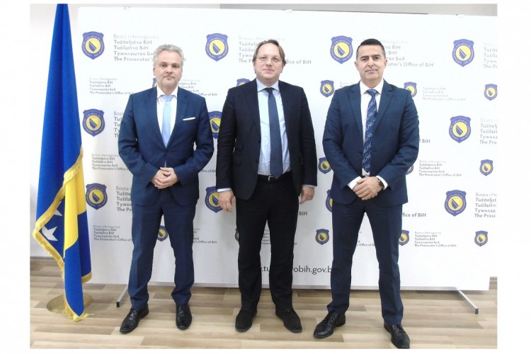 ЕВРОПСКИ КОМЕСАР ЗА СУСЈЕДСТВО И ПРОШИРЕЊЕ ПОСЈЕТИО ТУЖИЛАШТВО БиХ
