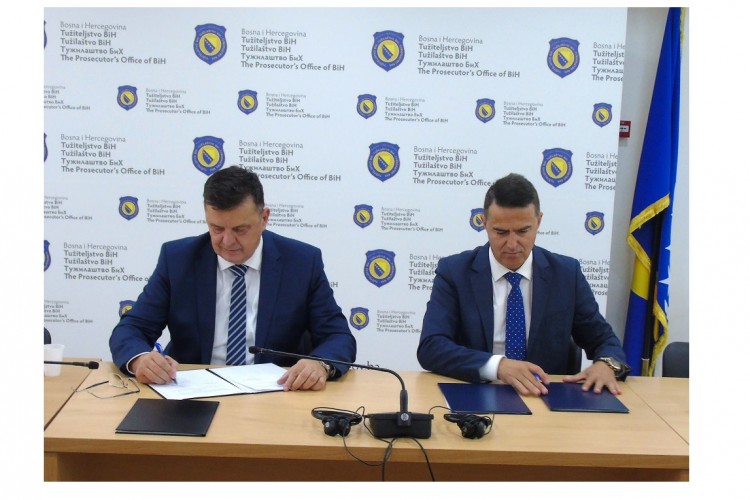 ТУЖИЛАШТВО БиХ И УПРАВА ЗА ИНДИРЕКТНО ОПОРЕЗИВАЊЕ БиХ ПОТПИСАЛИ МЕМОРАНДУМ О ОПЕРАТИВНОЈ САРАДЊИ