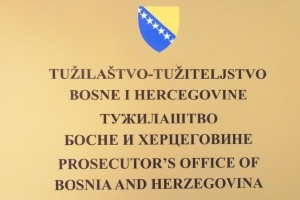 ПРЕДЛОЖЕНЕ МЈЕРЕ ЗАБРАНЕ ЗА ДВОЈИЦУ ОСУМЊИЧЕНИХ; УХАПШЕНИ, ЗА КОЈИМ ТРАГАЈУ ЦРНОГОРСКЕ ПРАВОСУДНЕ ИНСТИТУЦИЈЕ, ПРИСТАО НА ИЗРУЧЕЊЕ